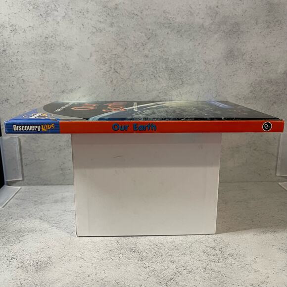 Read And Discover Our Earth by Janine Amos Hardcover - 2009 - VERY GOOD - Picture 3 of 8